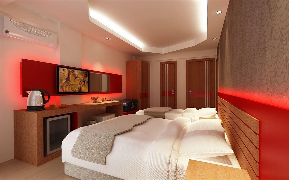 ברגאמה Anil Hotel מראה חיצוני תמונה