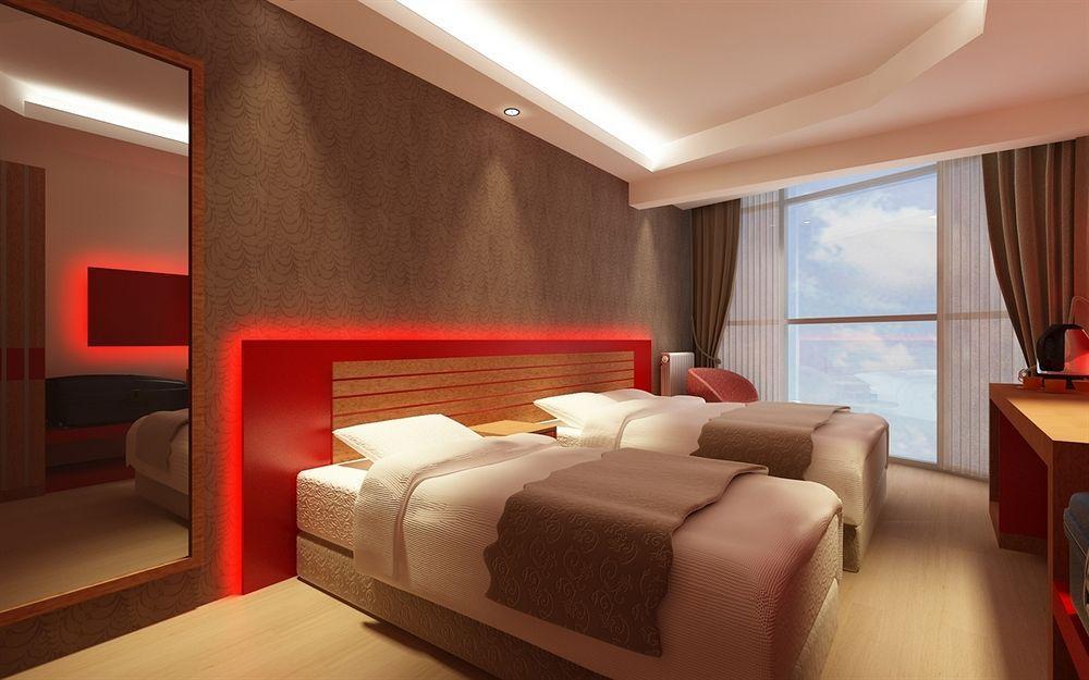 ברגאמה Anil Hotel מראה חיצוני תמונה
