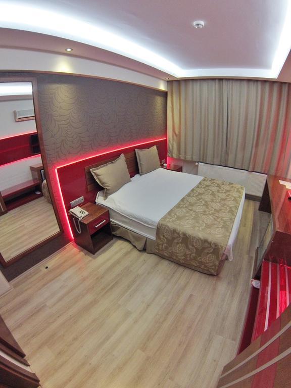 ברגאמה Anil Hotel מראה חיצוני תמונה