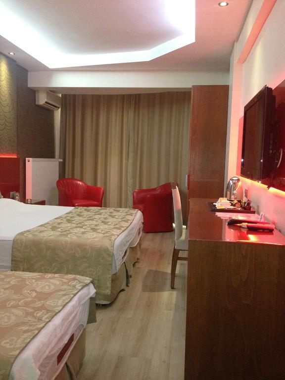 ברגאמה Anil Hotel מראה חיצוני תמונה